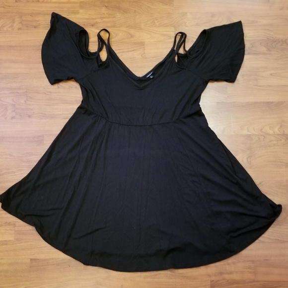 torrid Dresses & Skirts - Torrid Cold Shoulder Jersey Dress